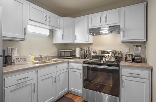 Springfield Apartment | Downtown Med District: Idyllic 2BD, 1BA Capital City Retreat