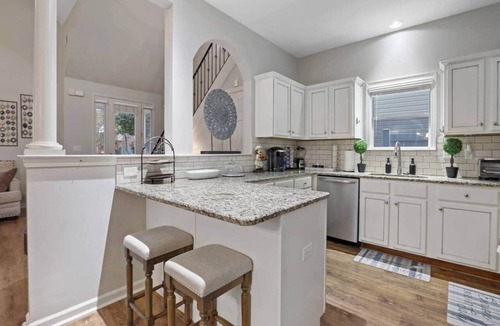 Memphis House | Downtown Memphis 3BR/2BA, Pool Table, BBQ, Fenced Yard, Pet-Friendly