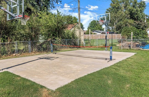 Bentonville House | Downtown, museums, MTB, & more! 4BR/3.5BT, pickleball, basketball, & game room!