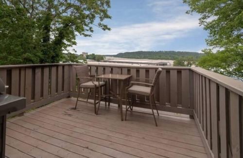 Capital View House | Downtown River House!