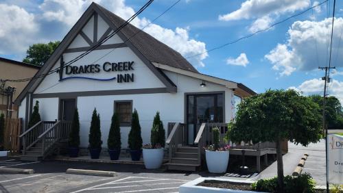 Hendersonville Hotel | Drakes Creek Inn
