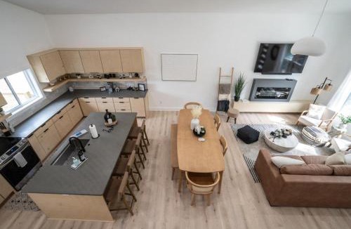 Bella Vista House | Dreamcatcher NEW Modern Retreat Near Trails Lakes Golf