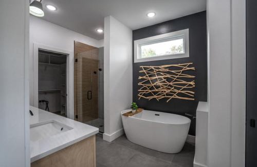 Bella Vista House | Dreamcatcher NEW Modern Retreat Near Trails Lakes Golf