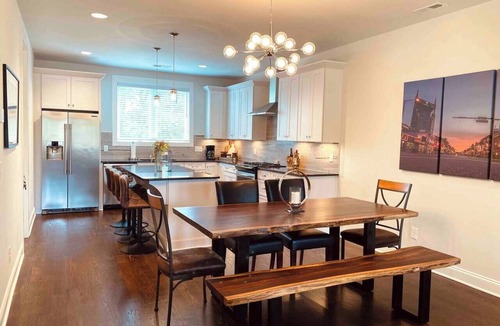 South Nashville House | Dreamy Townhome - Cozy Vibe - Mins to Broadway!