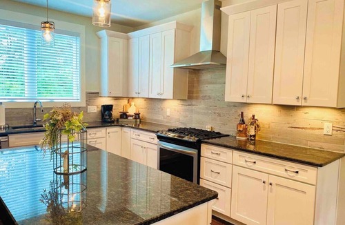 South Nashville House | Dreamy Townhome - Cozy Vibe - Mins to Broadway!