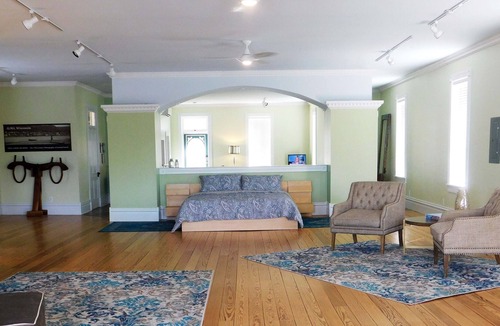 Alma Apartment | EAGLES NEST Loft | Inn At Big River Theatre