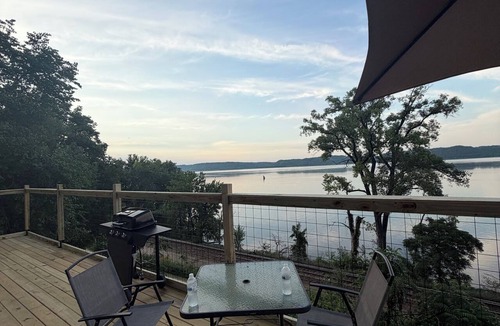 Lansing Cottage | Eagles View Cottage- w/hot tub