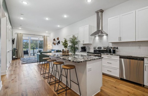 Inglewood Condo | East Nash Chic 13 min to Downtown in East Nash, Great for Groups!