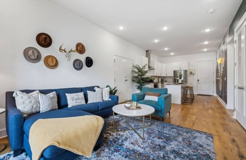 Inglewood Condo | East Nash Chic 13 min to Downtown in East Nash, Great for Groups!