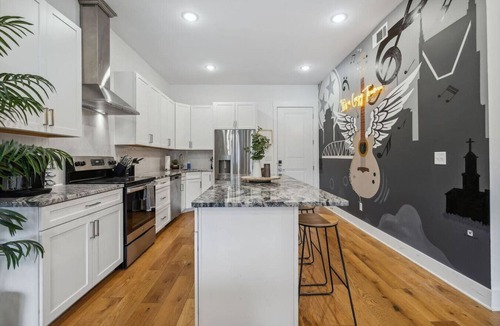 Inglewood Condo | East Nash Chic 13 min to Downtown in East Nash, Great for Groups!