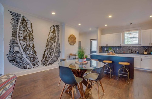 Shelby Hills House | East Nash | Hot tub | Sleeps 12 | 2Mi to Broadway