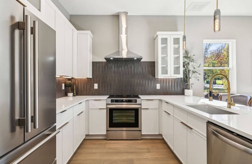 Madison House | East Nash Luxury Escape w/Rooftop Deck-Sleeps 12!