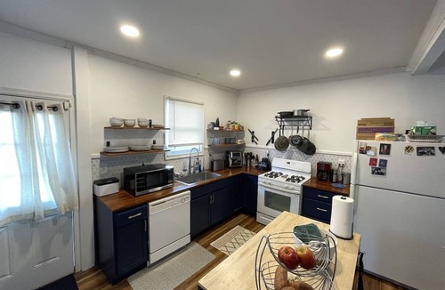 Greenwood House | East Nashville Cozy and Convenient - Spring Fun!