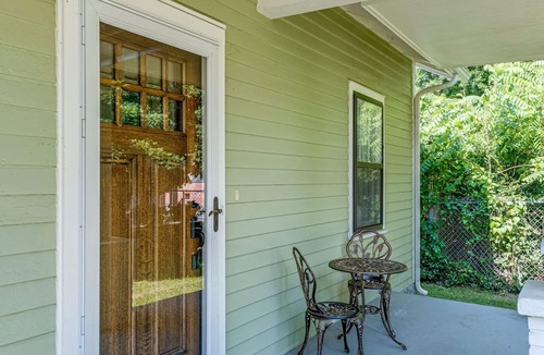 East Nashville House | East Nashville Hang: 3 BR, 1 Bath Hangout, Walkable to Restaurants, Coffee Shops