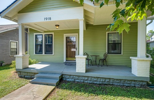 East Nashville House | East Nashville Hang: 3 BR, 1 Bath Hangout, Walkable to Restaurants, Coffee Shops