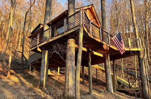 Mohawk Cabin | East Tennessee’s first TREEHOUSE! Come stay high in the trees.