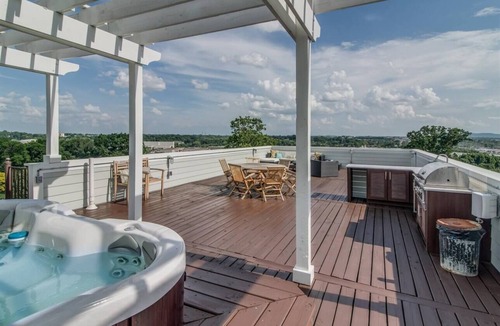 Shelby Hills House | Eastside retreat w/BBQ & hot tub 4th Night Free