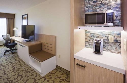 Eagan House | Easy access to malls, the airport, and family fun