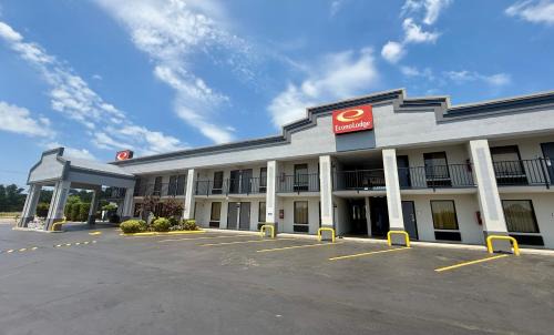 Lenoir City Cabin | Econo Lodge Lenoir City - Knoxville Area