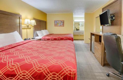 Lenoir City Cabin | Econo Lodge Lenoir City - Knoxville Area