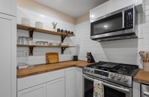 Siloam Springs House | Elle House 4 Bedroom House in Historic Downtown Siloam Springs