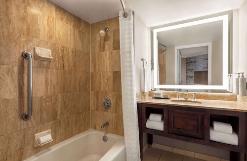 Overland Park Hotel | Embassy Suites by Hilton Kansas City Overland Park