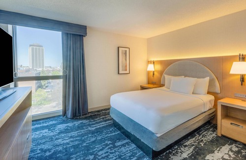 West Bloomington Hotel | Embassy Suites by Hilton Minneapolis Bloomington Edina