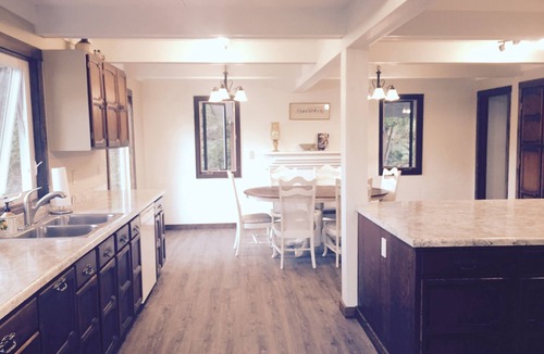 Richland Center Cottage | Enjoy a relaxing stay at the Chickadee Cottage in Richland Center Wisconsin