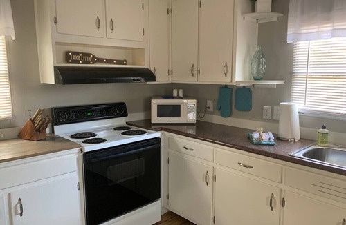 Gallatin House | Entire Lakeside Home Walk to Marina & Bar & Grill- 2 bedroom 1 bath