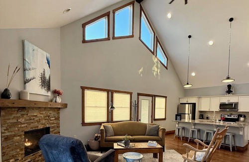 Chippewa Falls House | Envisage Retreat: Cozy 2nd-Floor 'Coach House' Lodge for Serenity & Rejuvenation