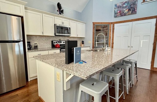 Chippewa Falls House | Envisage Retreat: Cozy 2nd-Floor 'Coach House' Lodge for Serenity & Rejuvenation