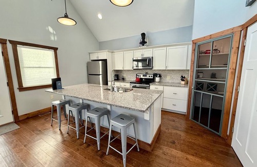 Chippewa Falls House | Envisage Retreat: Cozy 2nd-Floor 'Coach House' Lodge for Serenity & Rejuvenation