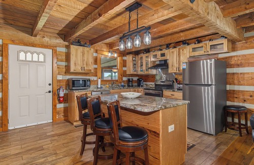 Sevierville Cabin | Escape to Friendly Bear Cabin 2, a spacious 3290-square-foot retreat in Seviervi