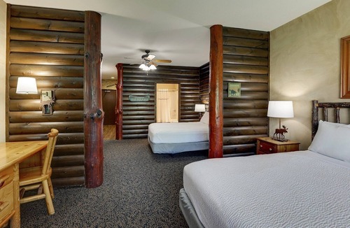 Columbia Hotel | Expanded Queen w/Closet & Kitchen! Stoney Creek Columbia | 4 Units