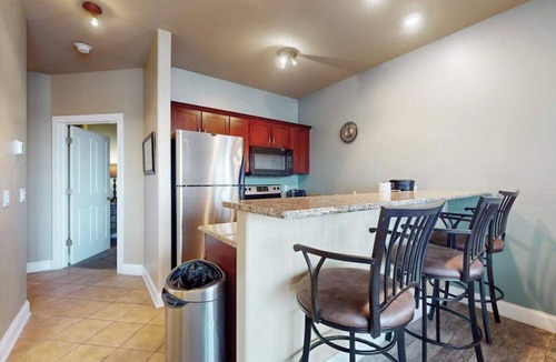 Lake Delton Condo | Experience laid-back lakefront living at this Delton Grand condo with pools