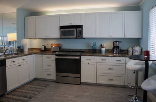 Sand Key Condo | Extraordinary 9th Floor Beachfront Views on Sand Key! Heated Pool & Hot Tub!