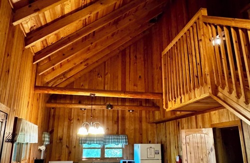 Hot Springs Cabin | F-CATCH YA LATER! Vintage Style Lakefront Cabin-Swim-Fish-Docks-Pet Friendly!