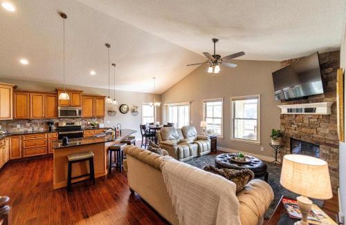 Camdenton Villa | Fairway to Heaven in Old Kinderhook - Villa on 14th Fairway of Golf Course