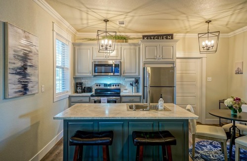Lake Hamilton House | Fall Rates! Lux Lake Cottage, great location, perfect home & property.