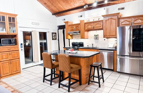 Gravois Mills House | Family Cabin-Private Cove-Calm Water-Great Fishing