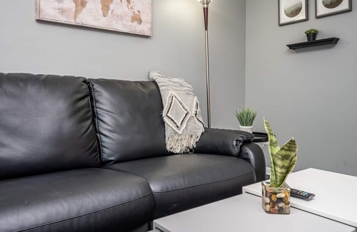 University District Apartment | Family Friendly 2BR Near U of Memphis