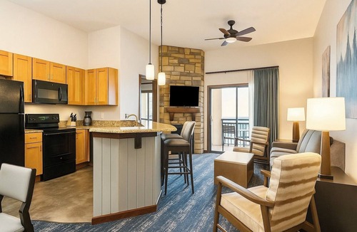 Lake Delton Condo | Family-Friendly 2BR Wyndham Glacier Canyon w/FREE Waterpark Access - Sleeps 8
