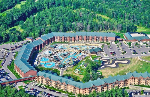 Lake Delton Condo | Family-Friendly 2BR Wyndham Glacier Canyon w/FREE Waterpark Access - Sleeps 8