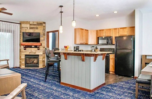 Lake Delton Condo | Family-Friendly 3BR Wyndham Glacier Canyon w/FREE Waterpark Access - Sleeps 10