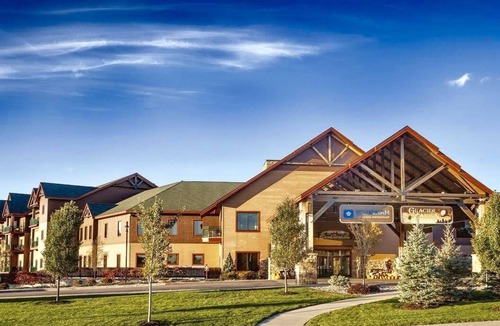 Lake Delton Condo | Family-Friendly 3BR Wyndham Glacier Canyon w/FREE Waterpark Access - Sleeps 10