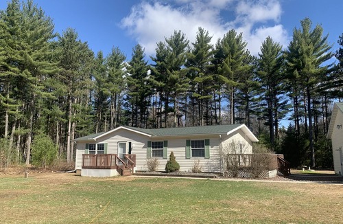 Mauston House | Family friendly house in forest,3min from Castle Rock Lake.25 min from Wis Dells