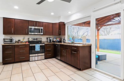 Plano House | Family Friendly, King Bed, Nice Backyard, Games, Cornhole, Grill, Foosball