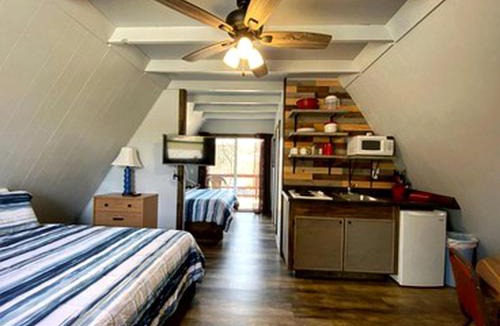Indian Point Ski Chalet | Family Glamping Getaway with Amazing Lake Views of Table Rock Lake