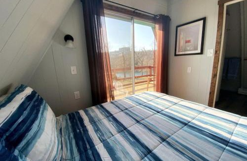 Indian Point Ski Chalet | Family Glamping Getaway with Amazing Lake Views of Table Rock Lake