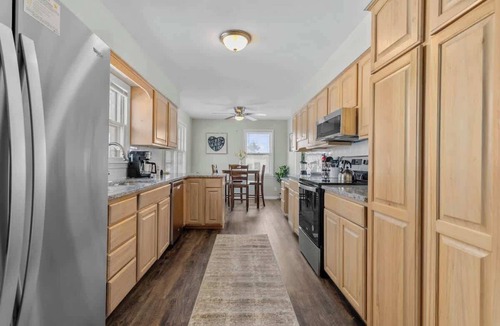 North Kansas City House | Family Home 2LivingSpaces|Near GEHA/nearby stadium